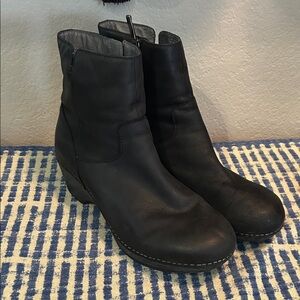 Dansko Meghan Black Leather Ankle Boots